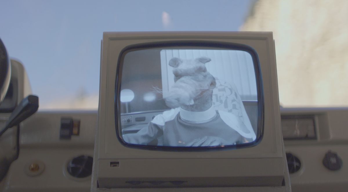 Crítica de “Fumar provoca tos”: Un viaje por el desconcertante imaginario de Quentin Dupieux 