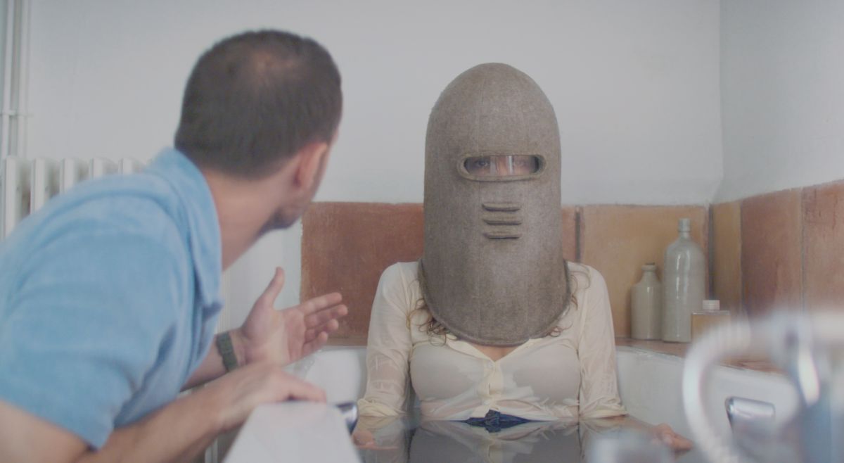 Crítica de “Fumar provoca tos”: Un viaje por el desconcertante imaginario de Quentin Dupieux 