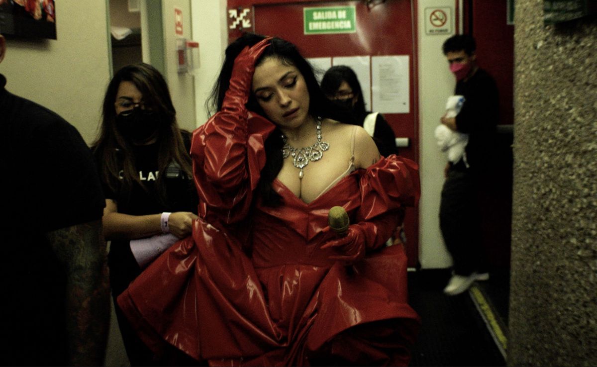 Crítica de "Mon Laferte, te amo": Un retrato íntimo y poderoso de una artista revolucionaria