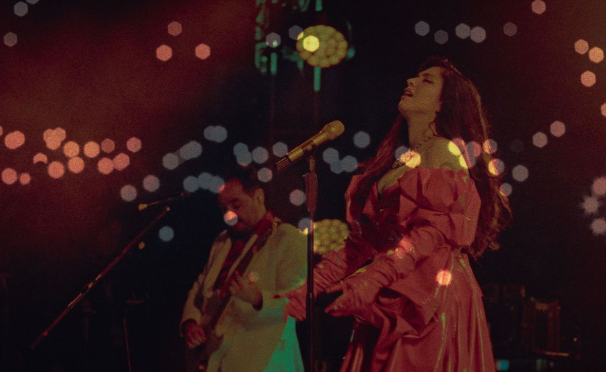 Crítica de "Mon Laferte, te amo": Un retrato íntimo y poderoso de una artista revolucionaria