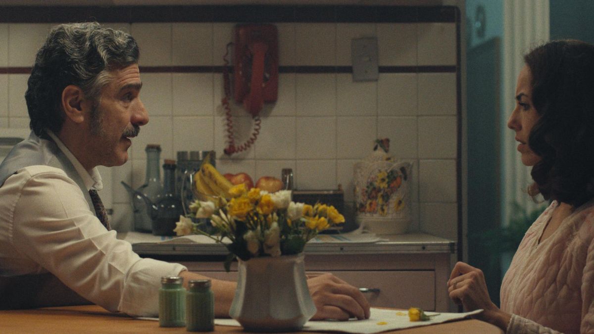 Crítica de "Las Azules": Una audaz mezcla de thriller, comedia y crítica social con Leonardo Sbaraglia y Bárbara Mori