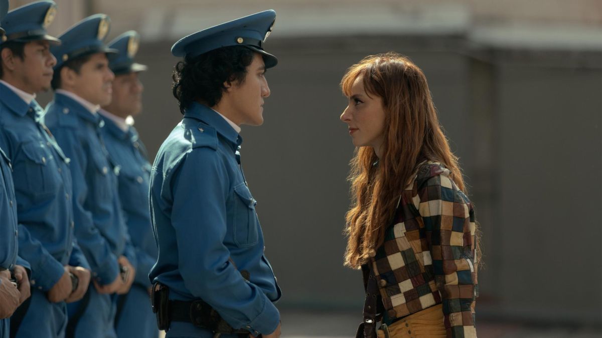 Crítica de "Las Azules": Una audaz mezcla de thriller, comedia y crítica social con Leonardo Sbaraglia y Bárbara Mori
