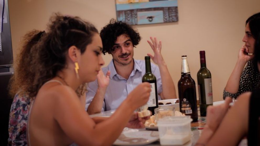 Crítica de "Nos volveremos a encontrar un día de sol": Las buenas intenciones de  Juan Cruz Dieguez para un encuentro fugaz