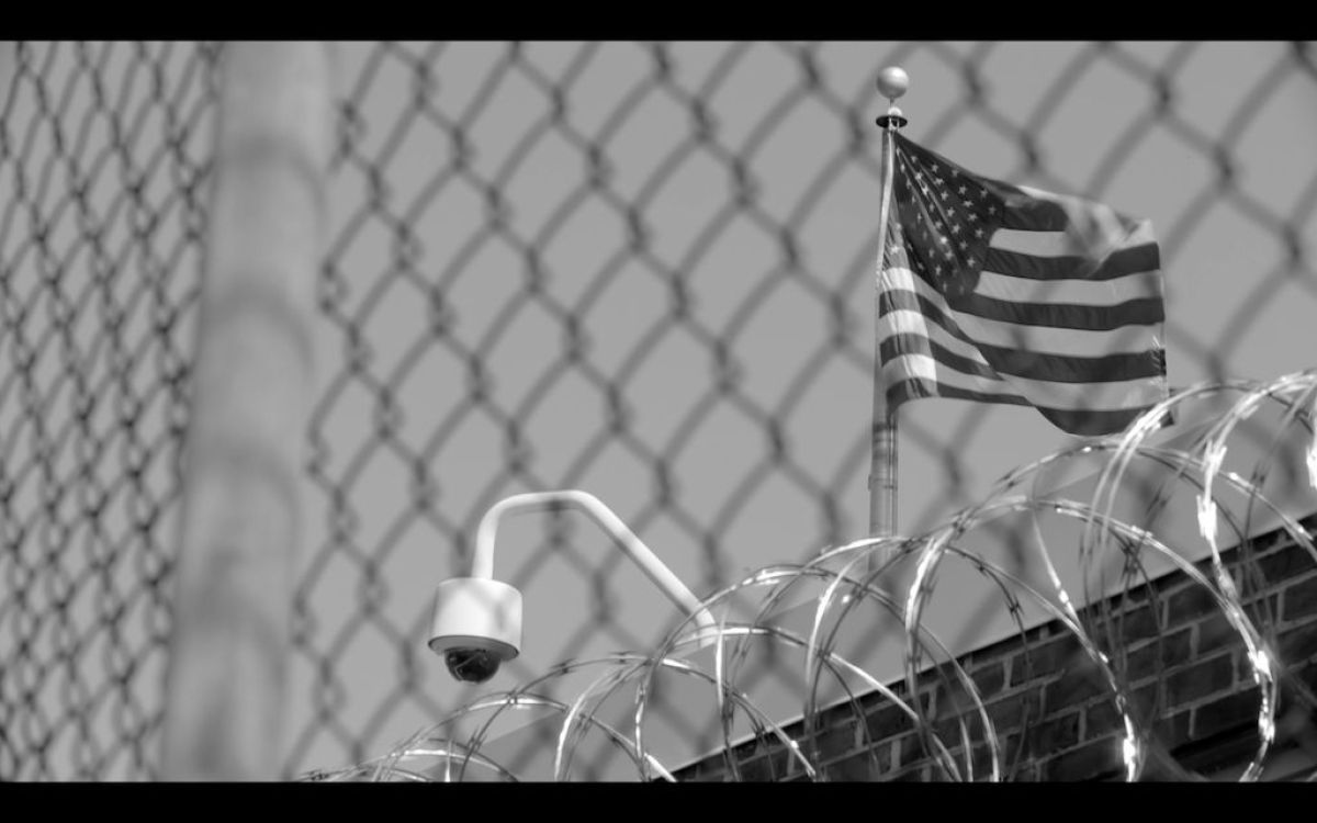 Crítica de "Algún día, en algún lugar": Un retrato crudo y humano de la migración forzada por Ricardo Preve 