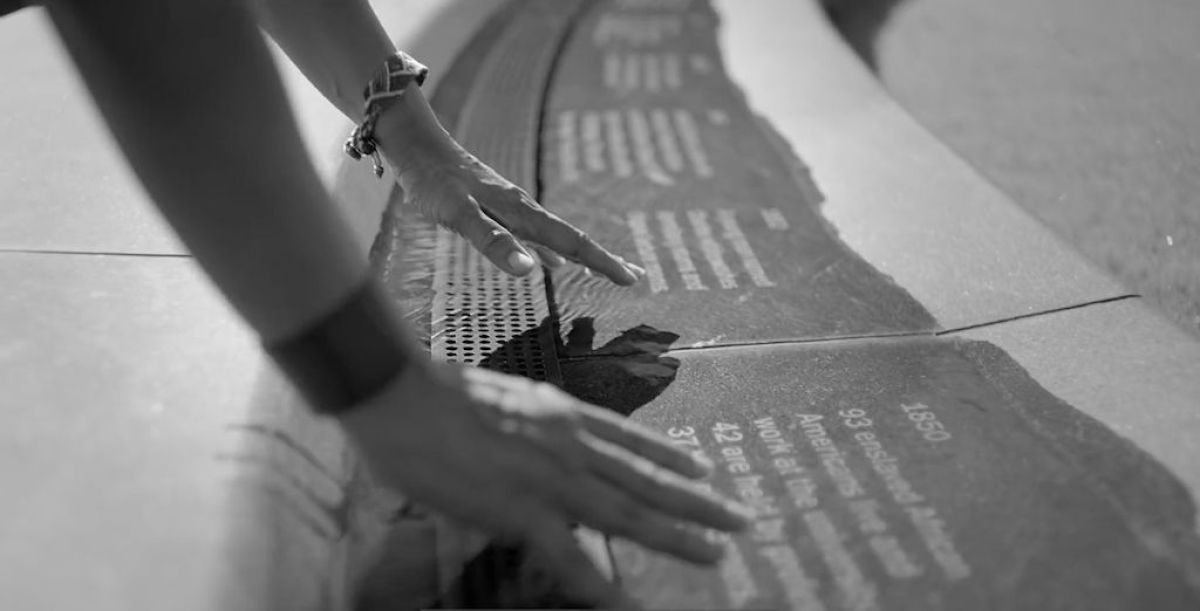 Crítica de "Algún día, en algún lugar": Un retrato crudo y humano de la migración forzada por Ricardo Preve 