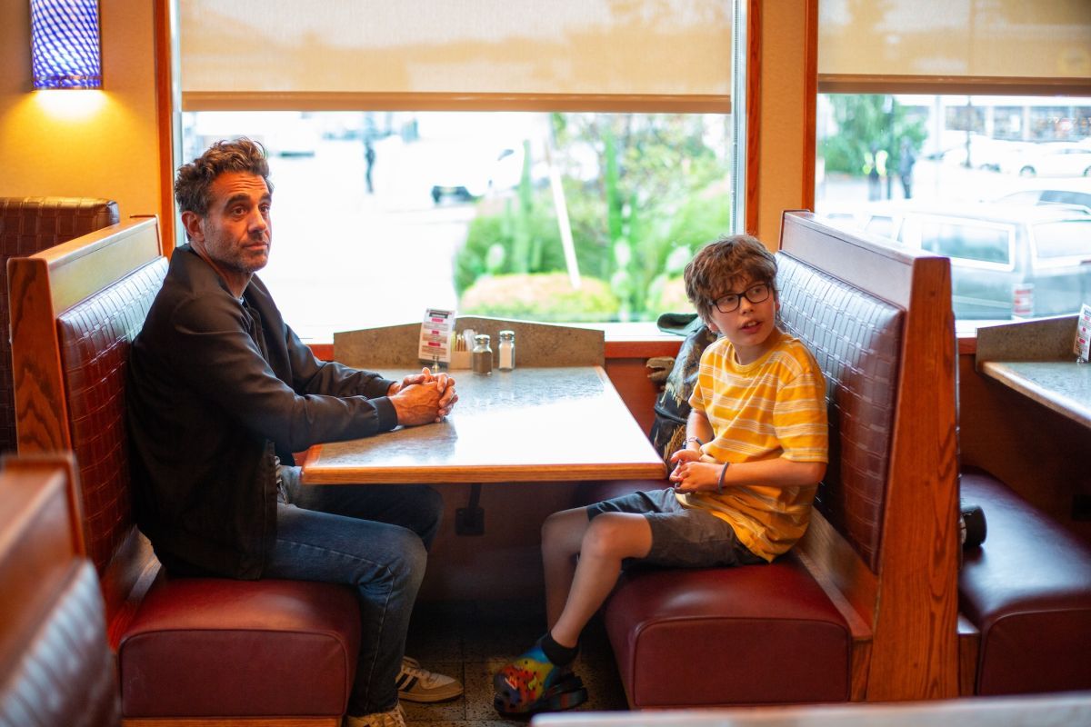 Crítica de “Siempre juntos”: Bobby Cannavale y Robert De Niro en una emotiva travesía sobre el autismo