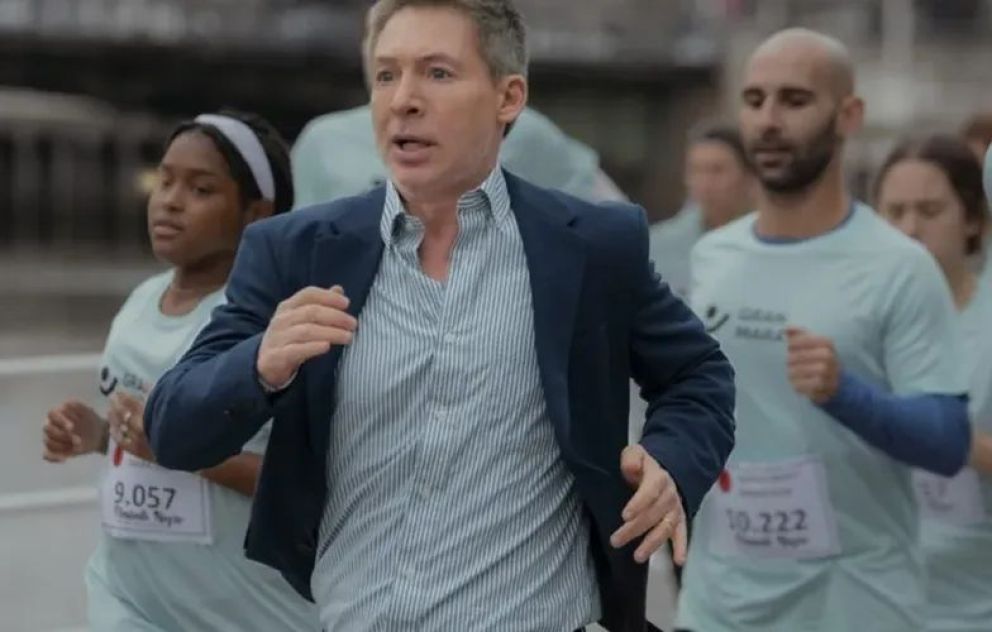 Crítica de "No puedo vivir sin ti": Cuando la adicción al celular de Adrián Suar arruina el cine familiar