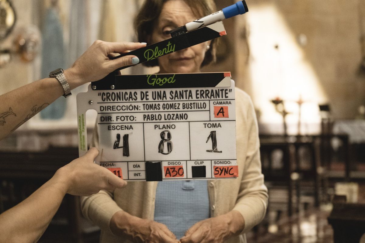 Tomás Gómez Bustillo y Mónica Villa narran las “Crónicas de una santa errante”