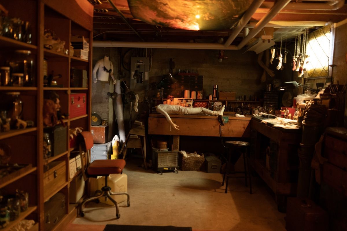 Crítica de "Longlegs: Coleccionista de almas": El terror psicológico se apodera de Nicolas Cage