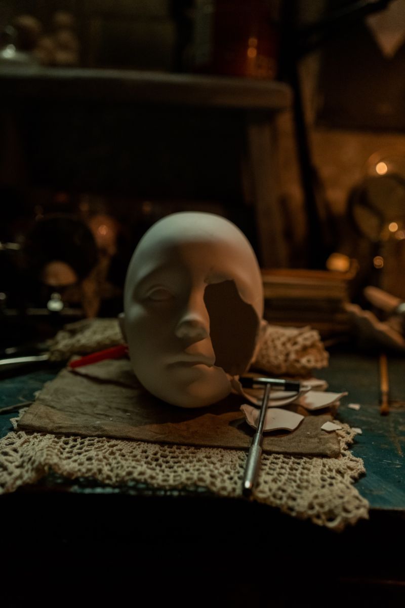 Crítica de "Longlegs: Coleccionista de almas": El terror psicológico se apodera de Nicolas Cage