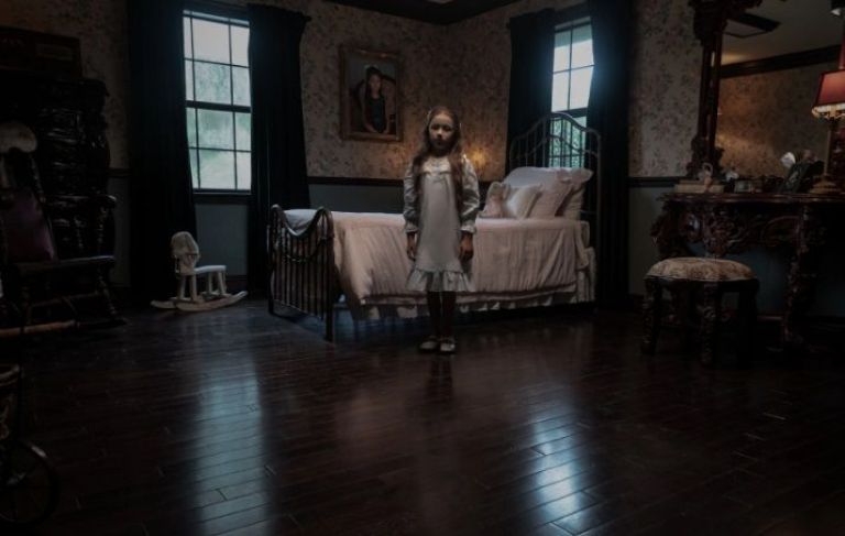 Crítica de “Alice gemela del Diablo”: Muñecas y maldiciones que se repiten