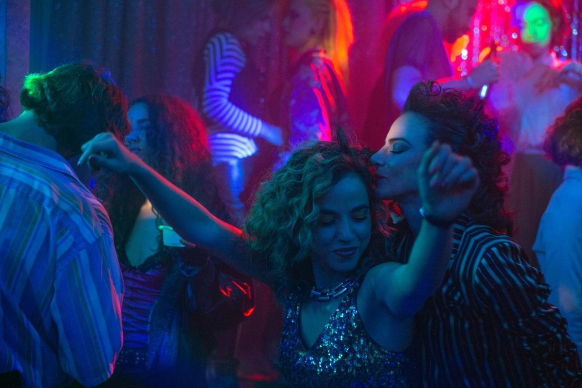 Crítica de "Tengo que morir todas las noches": La cultura gay en el México oculto de los años 80