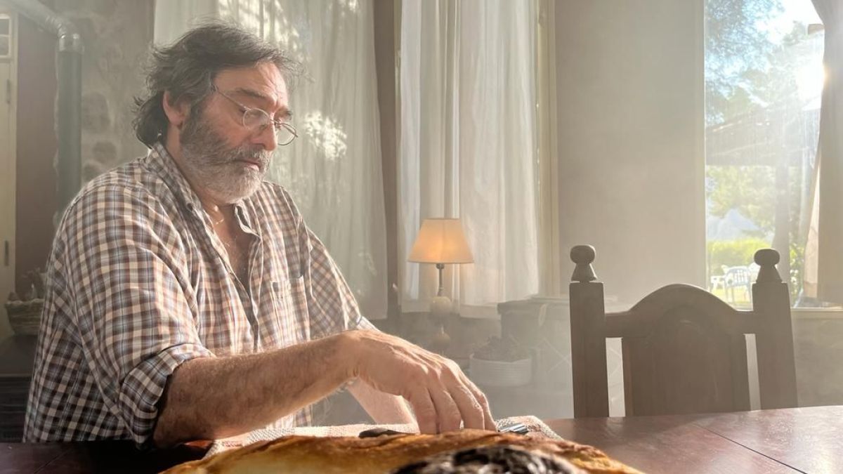 Crítica de "Una jirafa en el balcón": Andrea Frigerio y un viaje hacia los tiempos de la dictadura