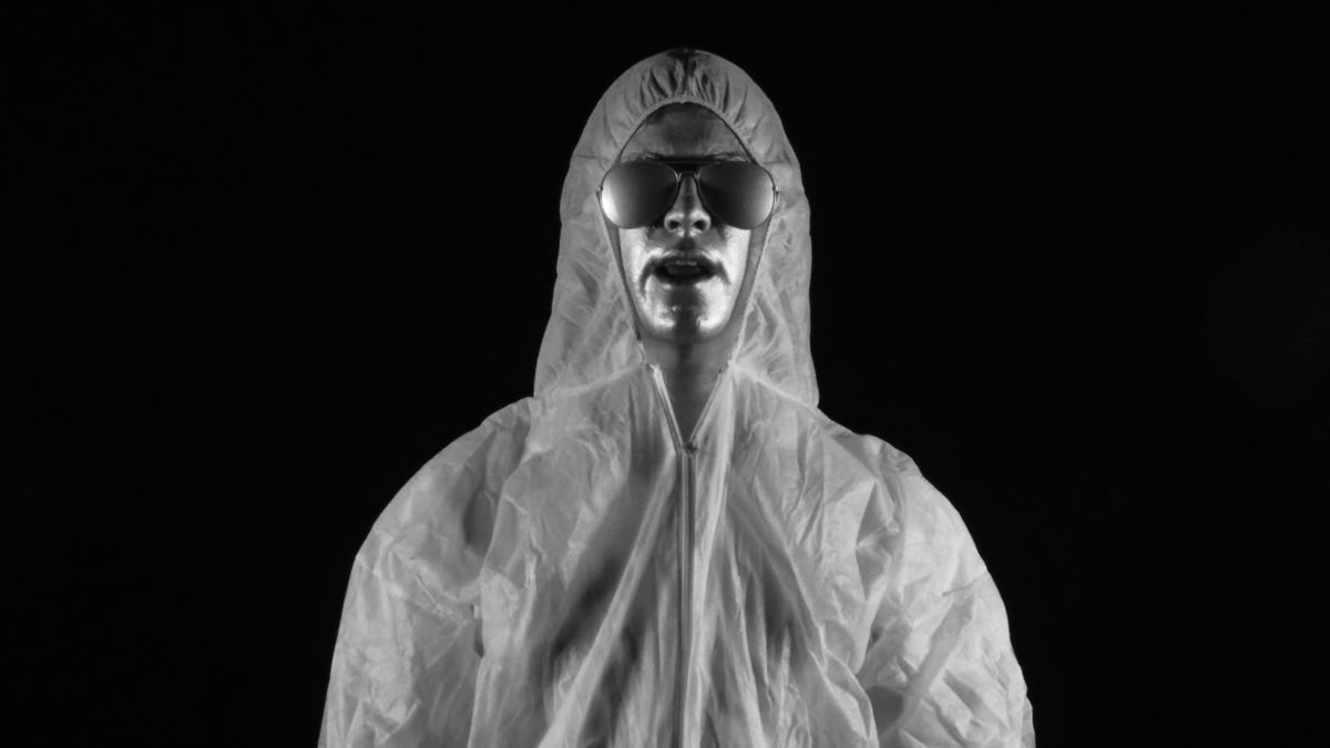 Crítica de “Historia universal”: Ernesto Baca y la manipulación mediática en clave experimental