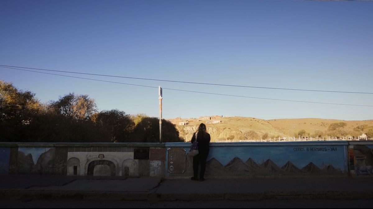 Crítica de: "A través de la tierra": La experiencia migrante narrada en primera persona