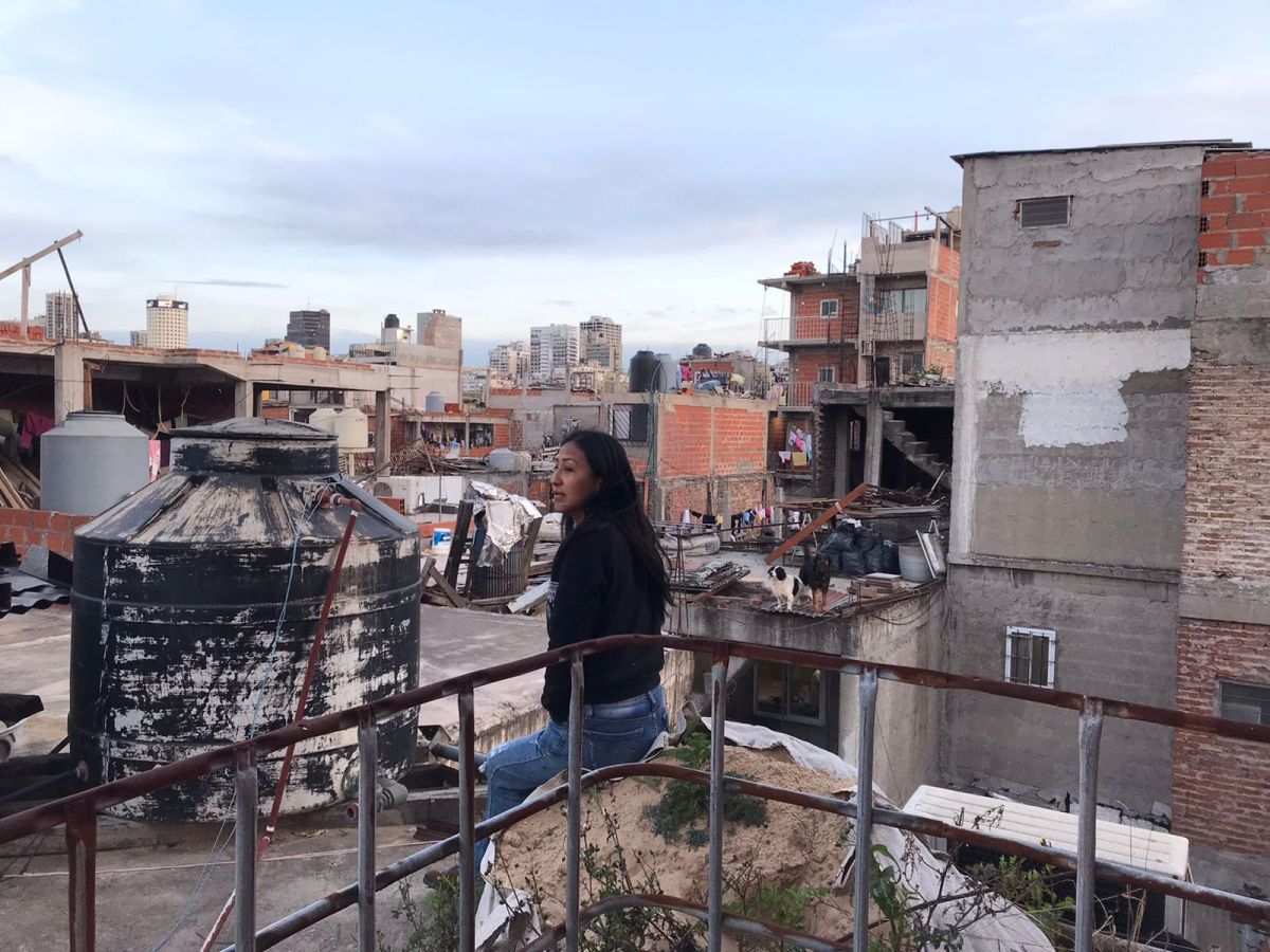 Crítica de: "A través de la tierra": La experiencia migrante narrada en primera persona