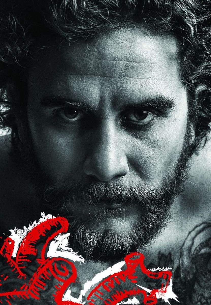 Crítica de "Eduardo II": Poder, deseo y tragedia en una puesta grandilocuente y posmoderna