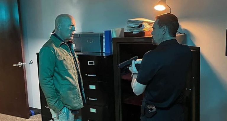 Crítica de “Sala de comunicaciones”: Bruce Willis y Kevin Dillon en otra película para el olvido