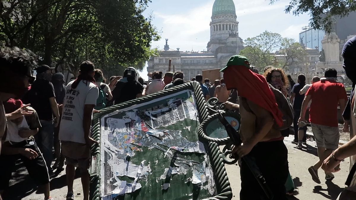 Crítica de "Partes del todo": Juan Renau y una mirada fragmentada a la vida
