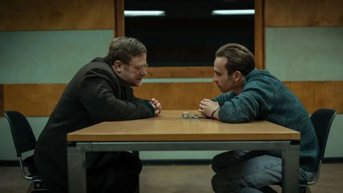 Crítica de "El Atraco": Corrupción, justicia y los fantasmas de una nación bajo la sombra del comunismo