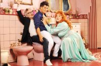 “Antígona en el baño”: una comedia delirante y frenética con Verónica Llinás, Darío Lopilato y Héctor Díaz