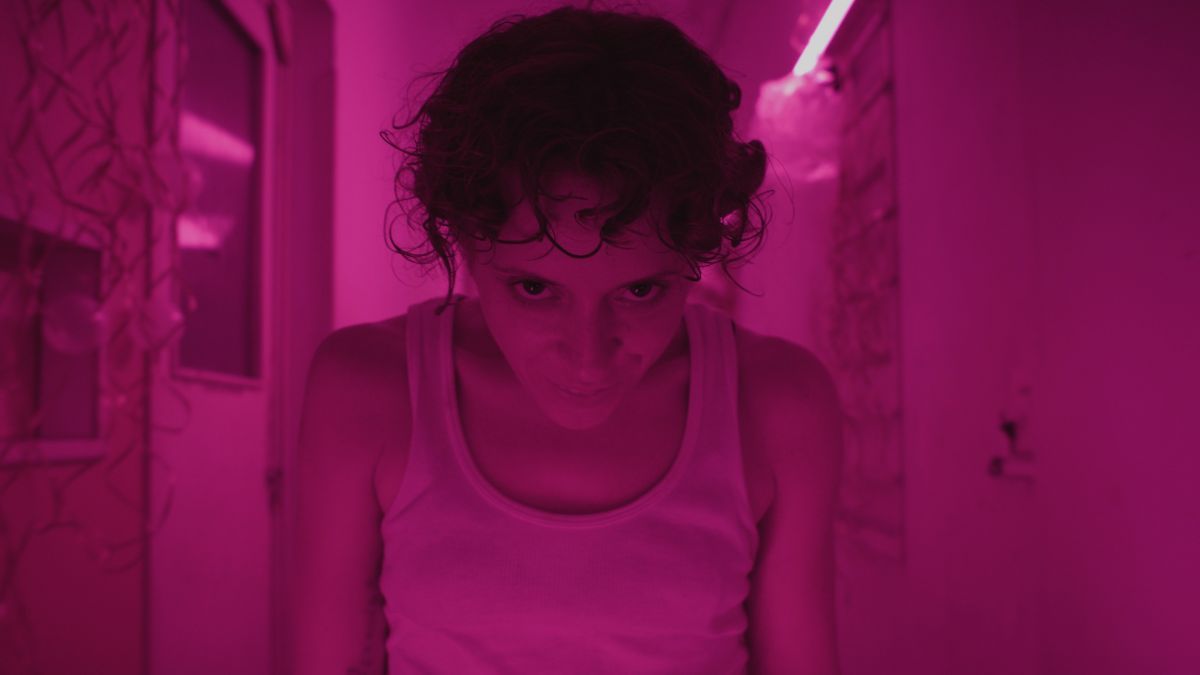 Crítica de “Electrocardiograma”: La sinergia entre danza y cine bajo la dirección de Valentina Camus