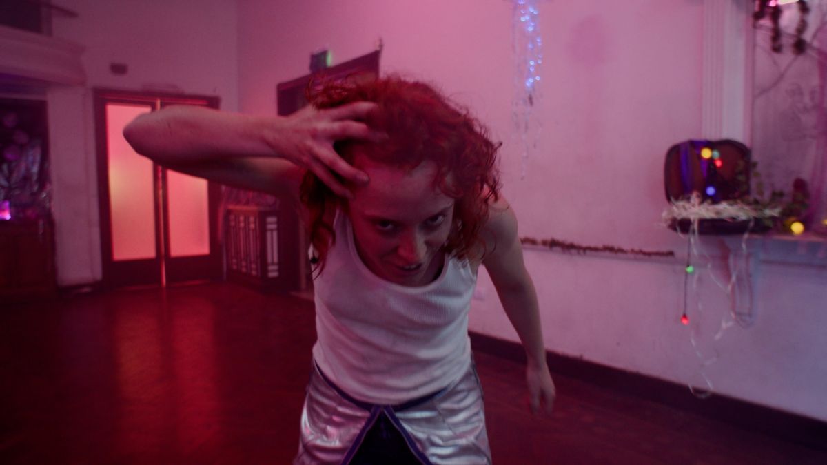 Crítica de “Electrocardiograma”: La sinergia entre danza y cine bajo la dirección de Valentina Camus