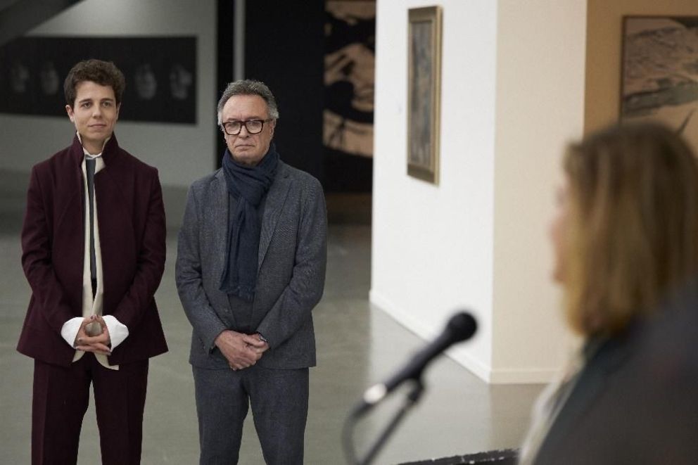 Crítica de "Bellas Artes 2": Oscar Martínez navega en las complejidades del arte moderno y la gestión cultural 