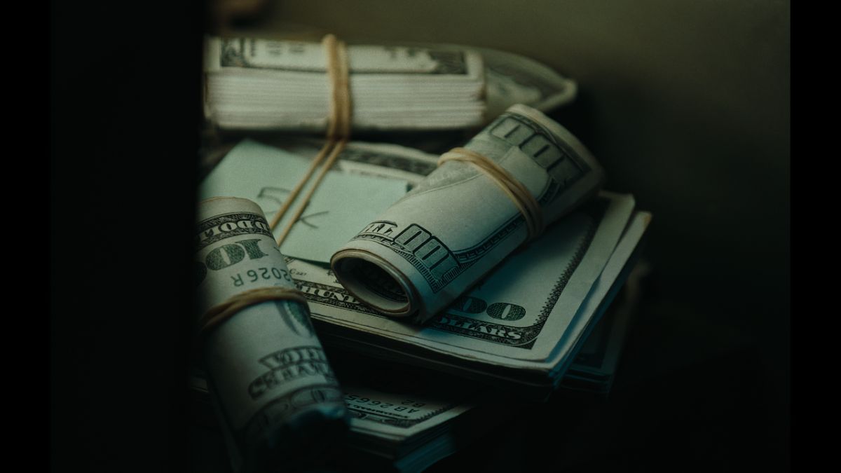 Crítica de "Tiempo de pagar": Felipe Wein  y la vida de un cambista en el microcentro porteño