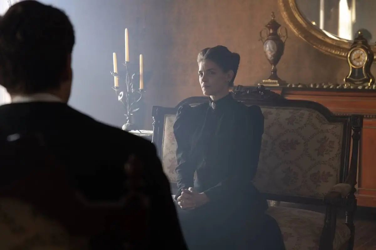 Crítica de "Como agua para chocolate": Realismo mágico y amor imposible en una adaptación precisa