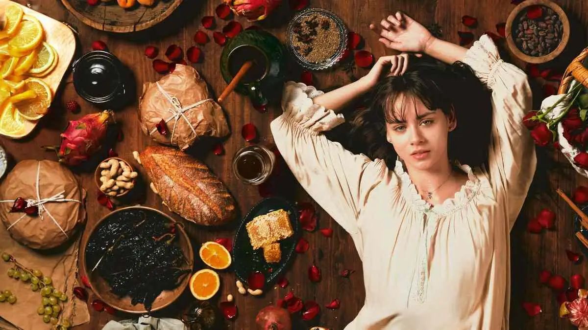 Crítica de "Como agua para chocolate": Realismo mágico y amor imposible en una adaptación precisa