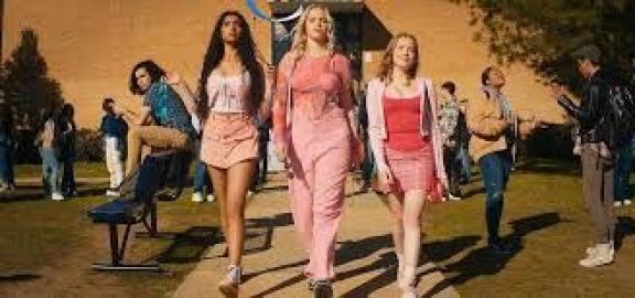 Crítica de "Chicas Pesadas (Mean Girls)": "Las plásticas" están de regreso a puro estilo musical