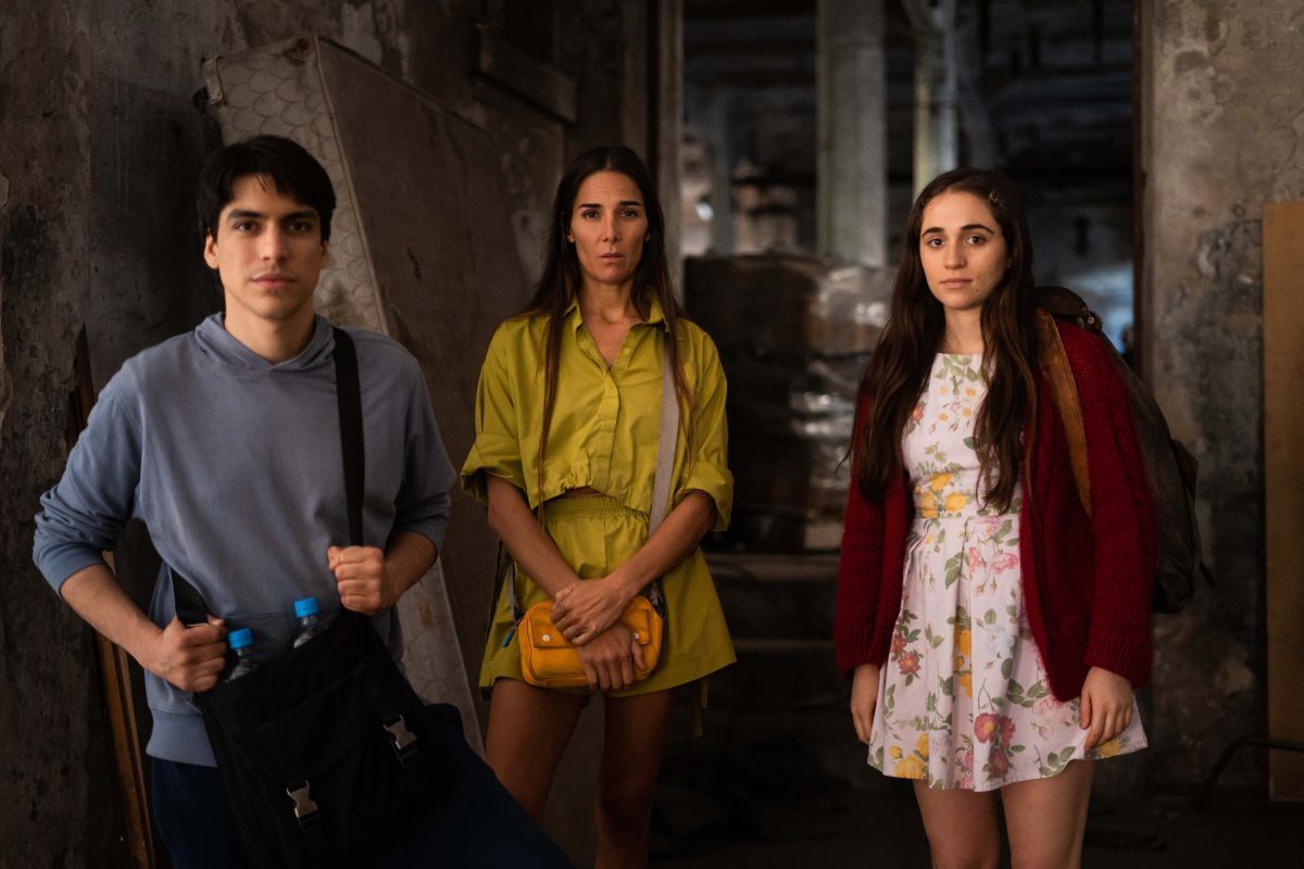 Crítica de "Virgen Rosa": La película de Dennis Smith que explora la identidad y la memoria en el vacío