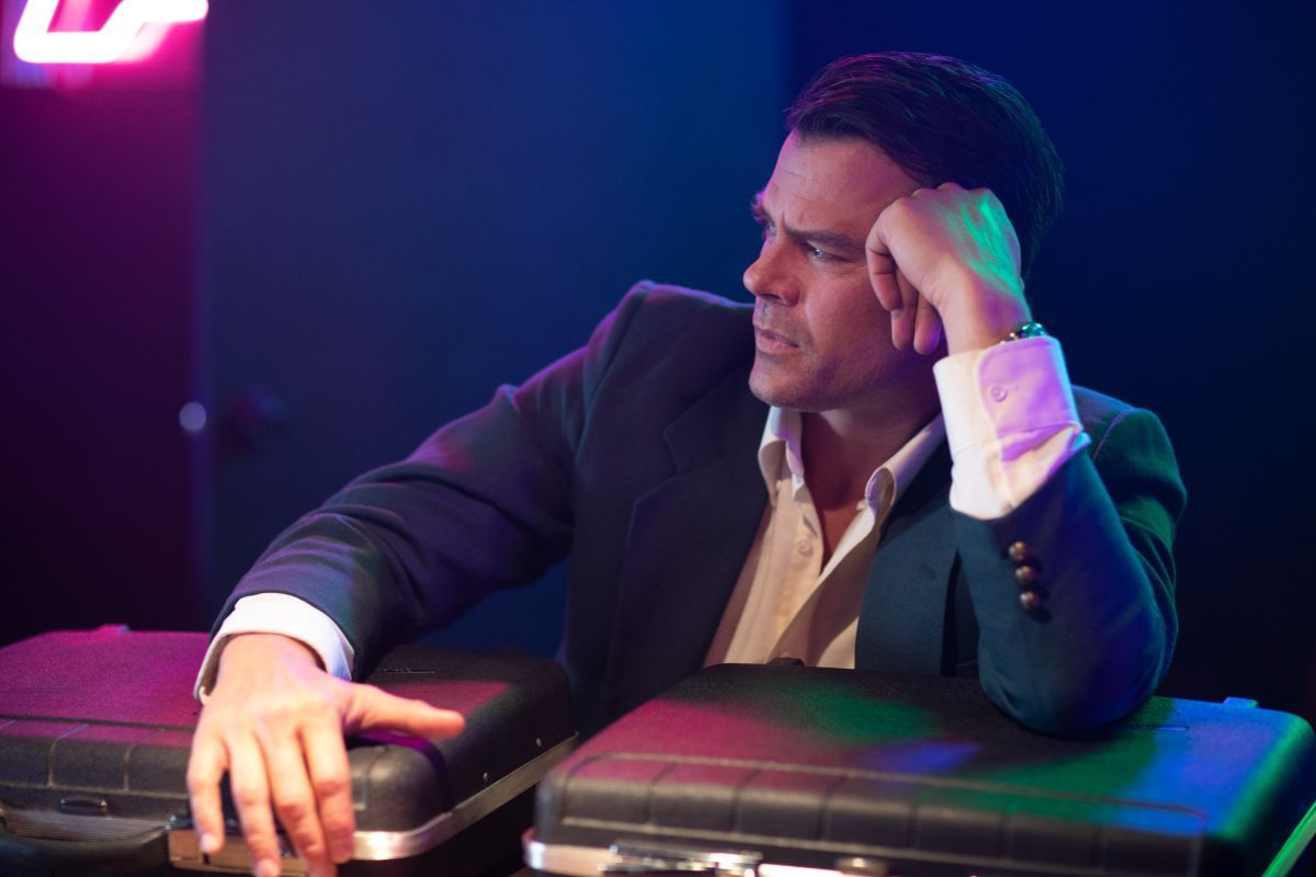 Crítica de “El bandido perfecto”: Josh Duhamel y Mel Gibson entre atracos y disfraces en Canadá