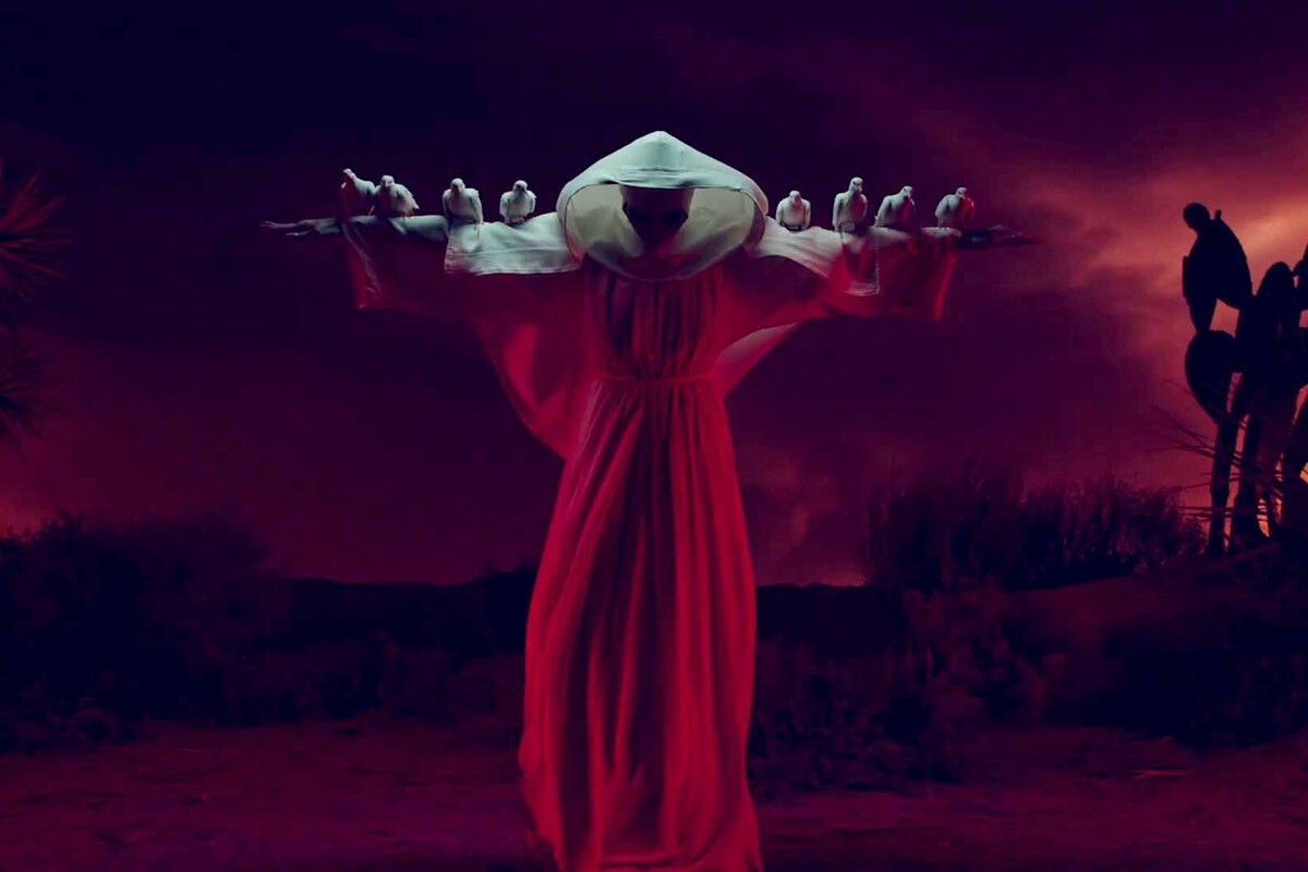 Crítica de "Grotesquerie":  Ryan Murphy mezcla fe, crimen y crítica social