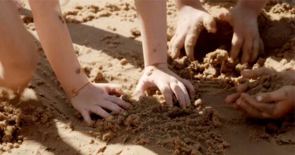 Crítica de "La sociedad del afecto": La revolución del juego en la obra de 'Chiqui' González