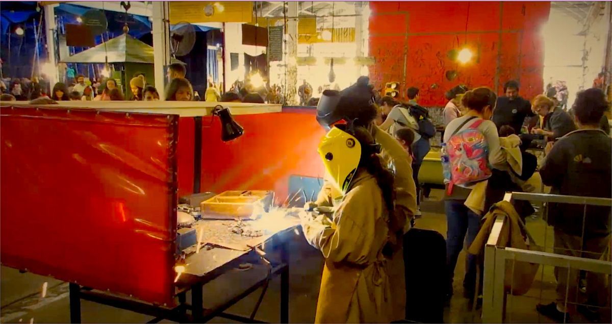 Crítica de "La sociedad del afecto": La revolución del juego en la obra de 'Chiqui' González