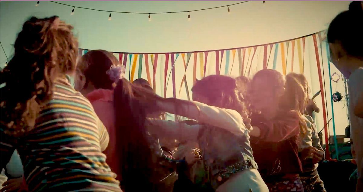 Crítica de "La sociedad del afecto": La revolución del juego en la obra de 'Chiqui' González