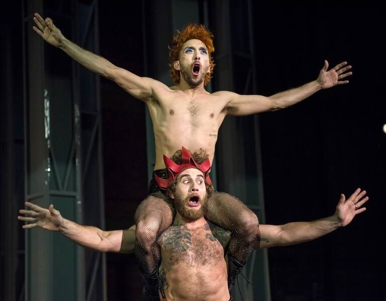 Detrás de Eduardo II, Gaveston, Isabel y Mortimer: un viaje teatral junto a Agustín Pardella, Eddy García, Sofía Gala Castiglione y Patricio Aramburu