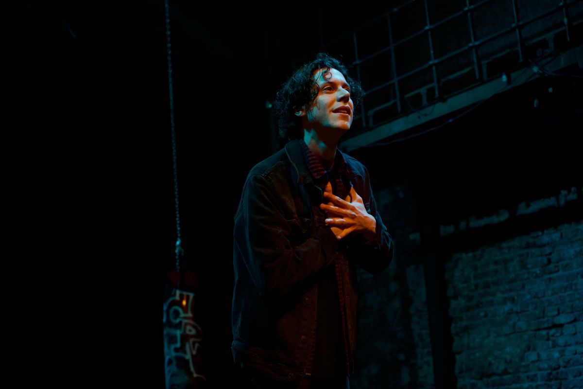 Crítica de "Souvenir de Mar": Alan Madanes y la profunda exploración del amor, el deseo y la nostalgia