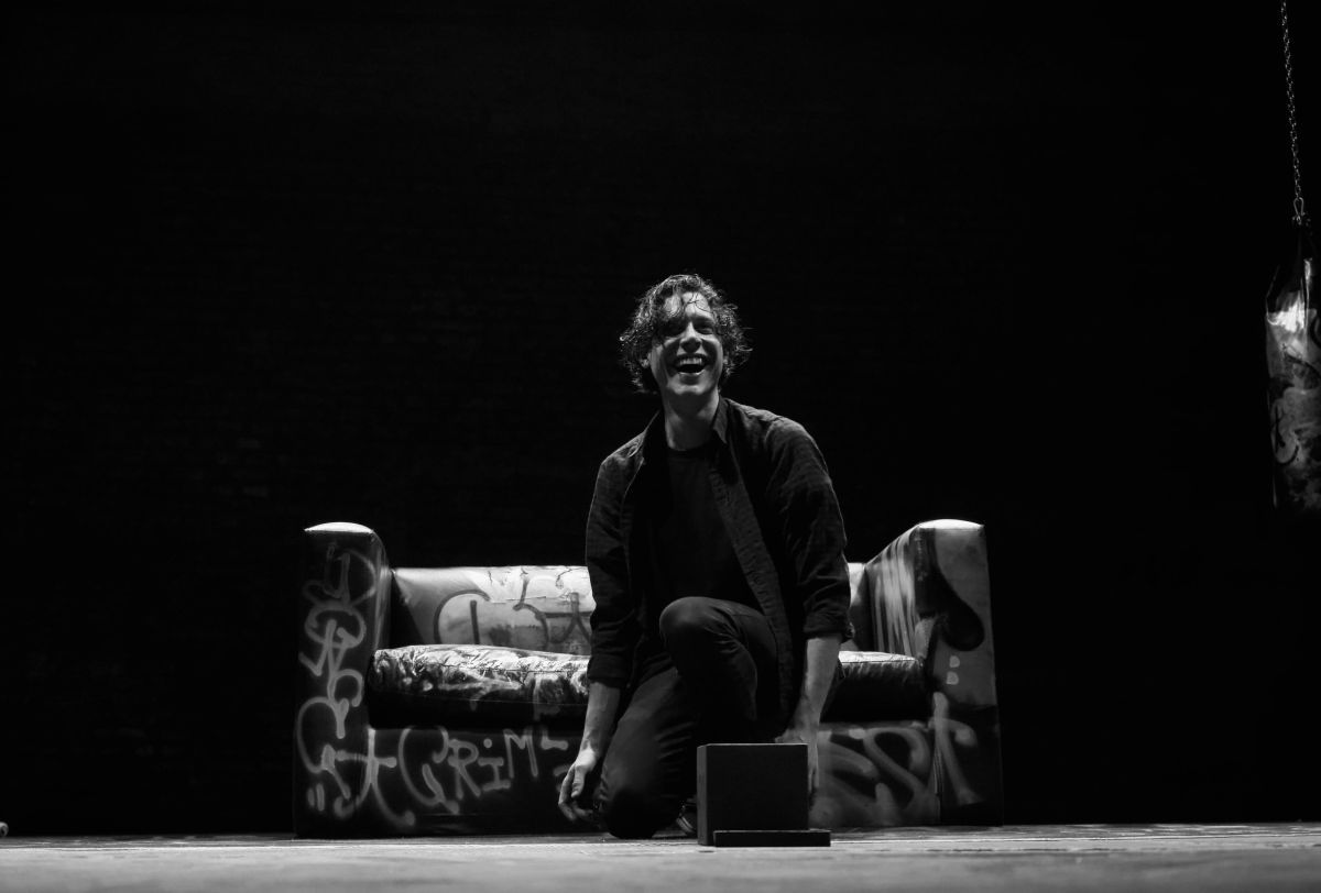 Crítica de "Souvenir de Mar": Alan Madanes y la profunda exploración del amor, el deseo y la nostalgia