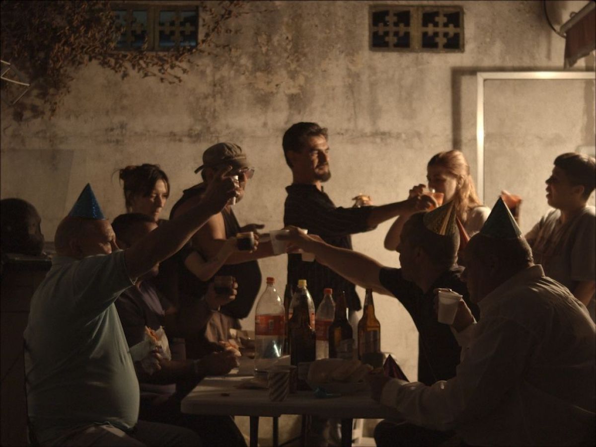 Crítica de "Algo nuevo, algo viejo, algo prestado": Secretos y apuestas en la familia Felpeto