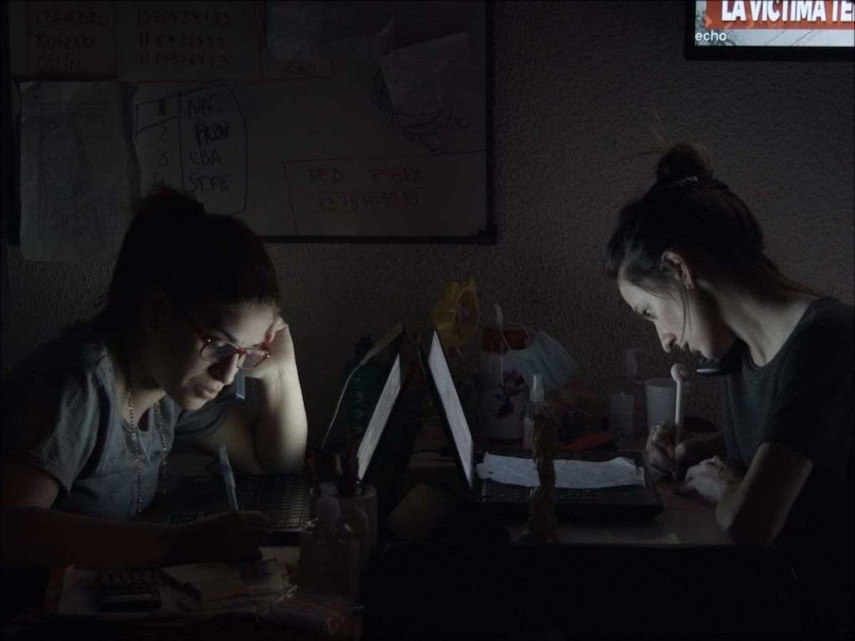 Crítica de "Algo nuevo, algo viejo, algo prestado": Secretos y apuestas en la familia Felpeto