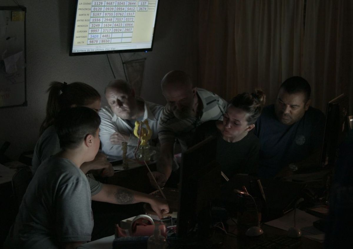 Crítica de "Algo nuevo, algo viejo, algo prestado": Secretos y apuestas en la familia Felpeto