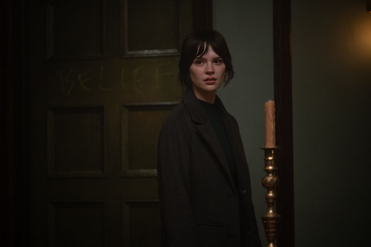 Crítica de “Hereje”: Un atrapante thriller psicológico con Hugh Grant