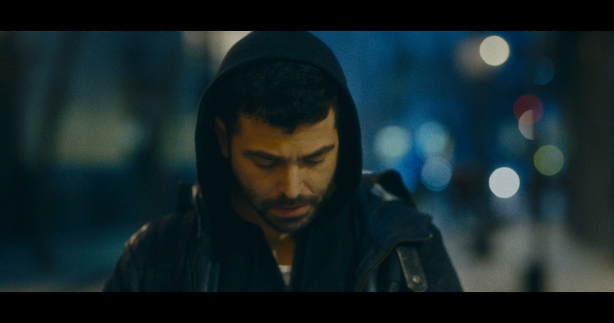 Crítica de “Reflejado”: Juan Baldana y una mirada cruda a la soledad y el vacío existencial