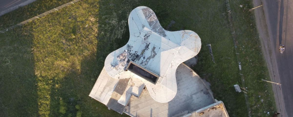 Crítica de "El Ariston": Memoria y abandono de un ícono de la Bauhaus