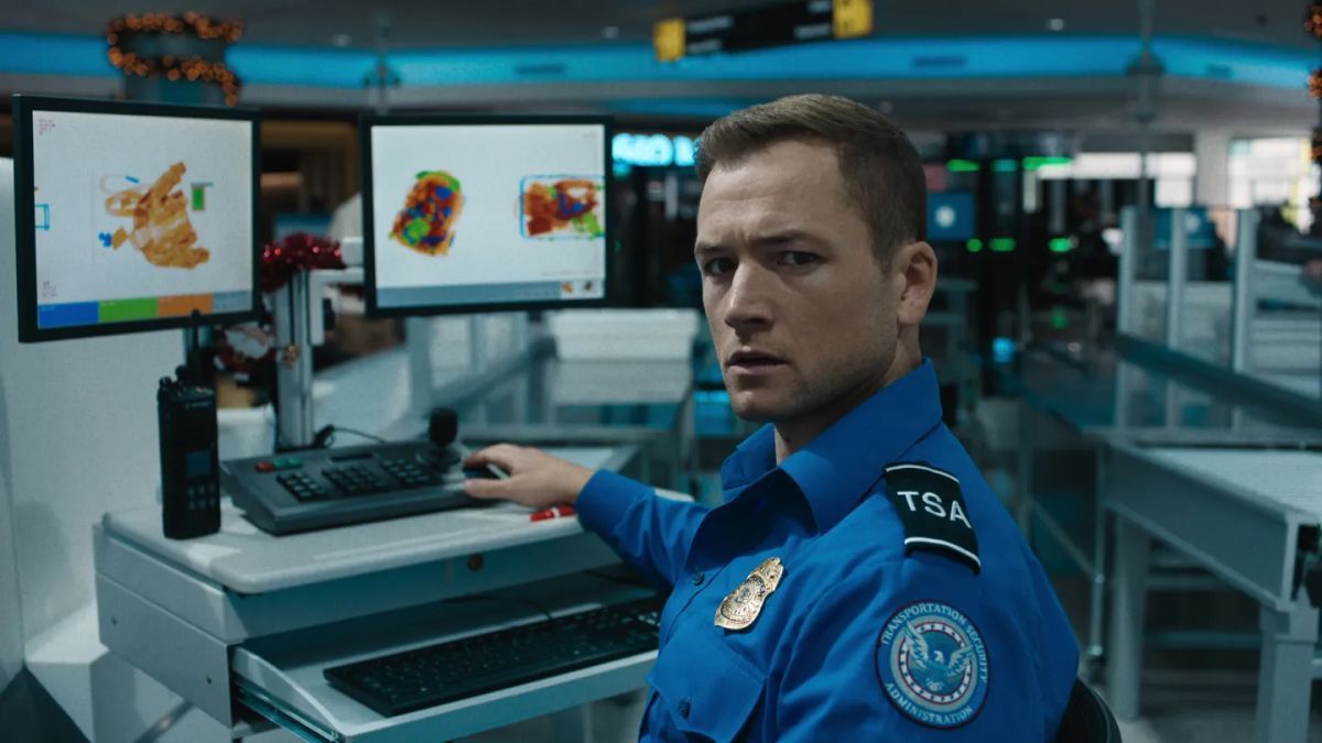 Crítica de “Equipaje de mano”: Taron Egerton y Jason Bateman enfrentan un tenso duelo en el aeropuerto de Los Ángeles