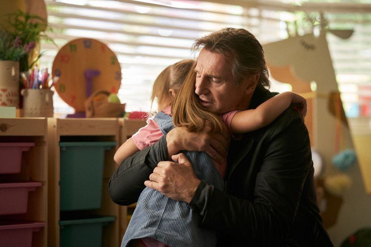 Crítica de “Luz negra”: Liam Neeson en un thriller del creador de “Ozark”