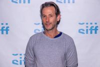 Fallece Jeff Baena, cineasta independiente y esposo de Aubrey Plaza, a los 47 años